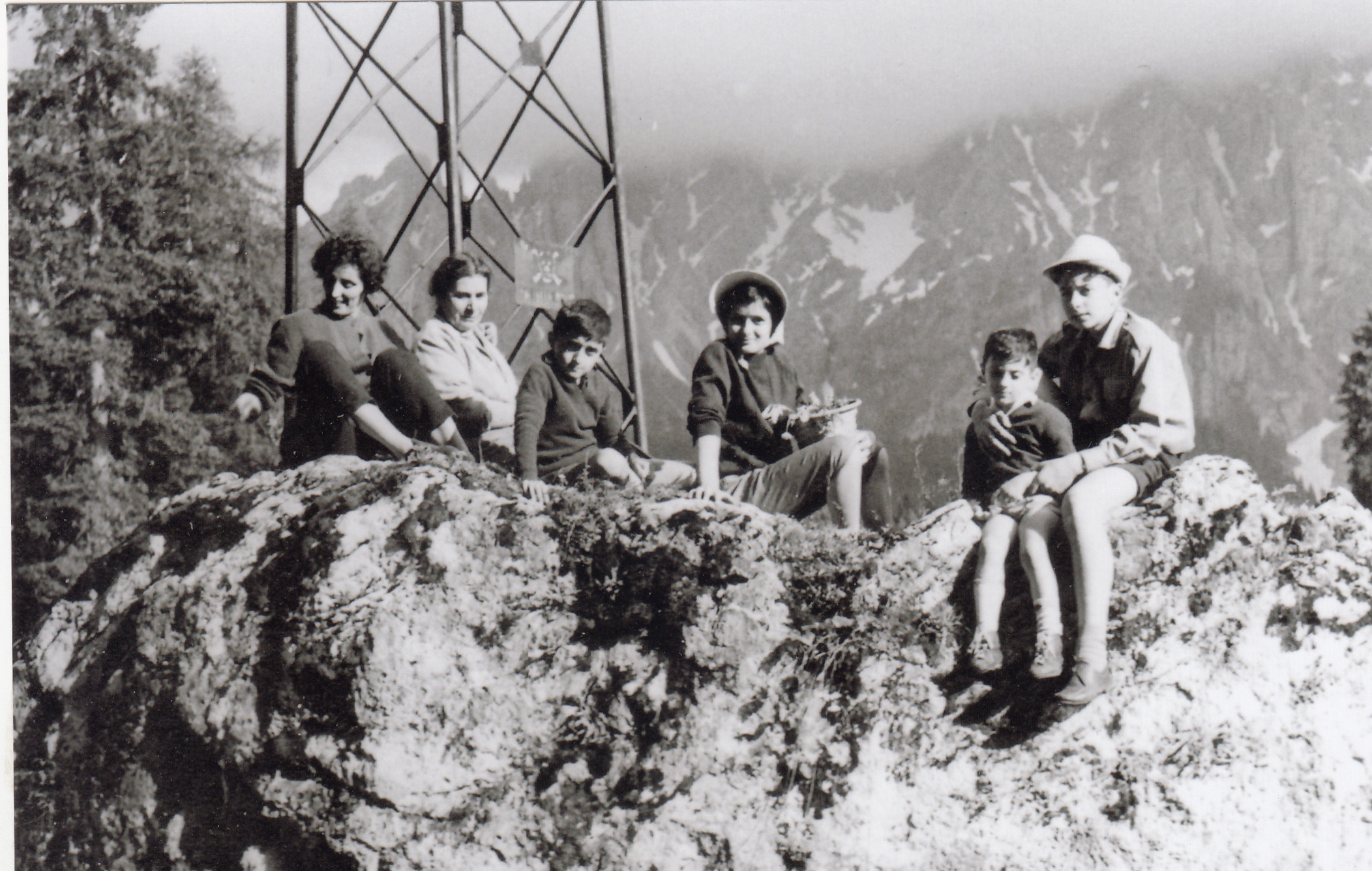 1959-60 Lago di Carezza - Nonna Ione -Fabrizio - Adriana Bonini - Paolo - Celsino