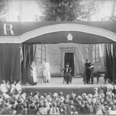 1915 Scuole elementari rappresentazione nel teatrino 1