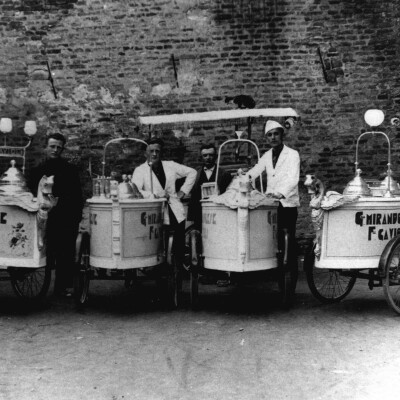 1940 Famiglia Gavioli Gelatai in Mirandola .Gent.conc. Vilmo Gavioli