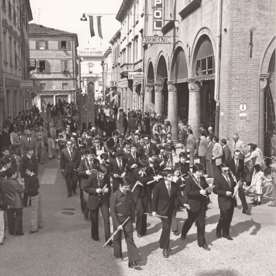 1975 Inaugurazione monumento gent.conc.Rino Bernardi