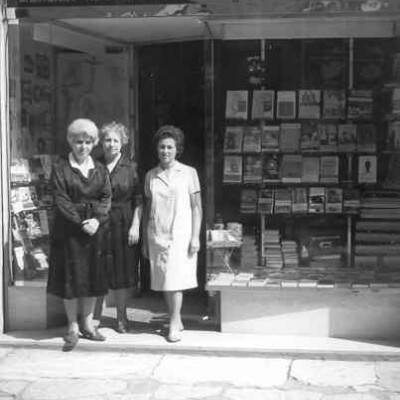 Lorelai e Zoe Campanini con la storica commessa Lucia anni 60