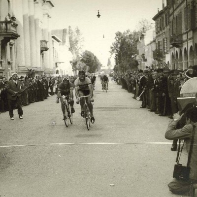 1960 Arrivo gara ciclistica