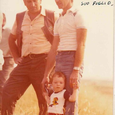 1976-Franco-Gozzi-con-il-figlio-e-Nino-Fiorani-Gent.conc.Nino Fiorani