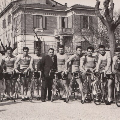 1955 Ciclismo la formazione della F.C.Mirandolese