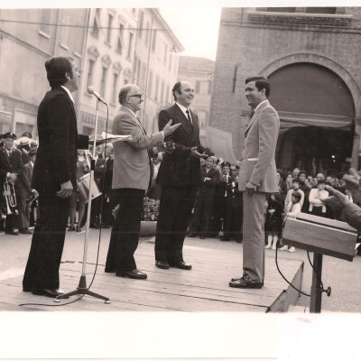 1972 1 Rassegna bandistica- consegna diploma ricordo al presidente della banda cittadina G.Andreoli-Oscar Reggiani