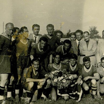 1945 quadra di calcio mirandolese gent.conc. Corrado Caleffi