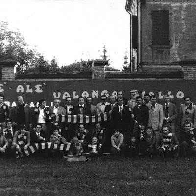 1976-Calcio-Mirandolese-tifosi-al-seguito Gent.conc.Alberto Bombarda