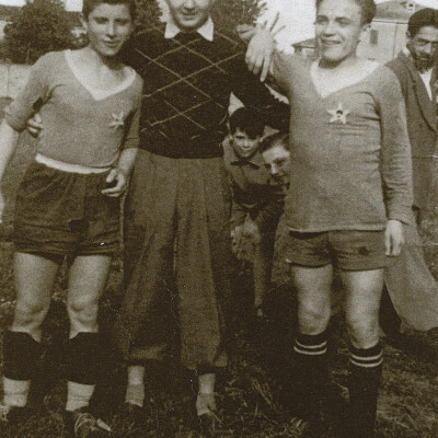 1941-Calcio-due-giovanissimi-Aurelio-Chiosi-e-Nando Paltrinieri-Gent.conc. Alberto Bombarda