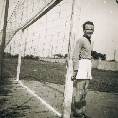 1943-Calcio-il-portiere-della-Mirandolese-Arnaldo-Tadei Gent.conc.Alberto Bombarda