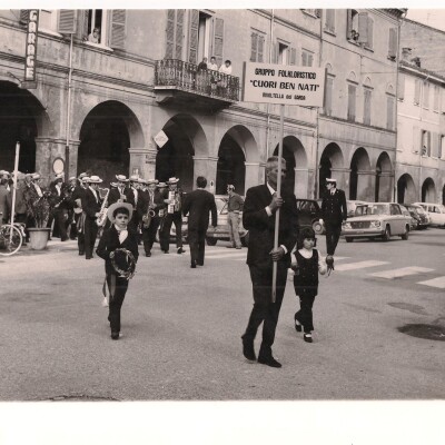 1972 Rassegna bandistica- sflilata gruppo folcloristico di Rivolterra del Garda