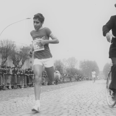 1974 Sgambada - Alberto Bonomi con il padre all'arrivo.Gent.conc.Alberto Bonomi