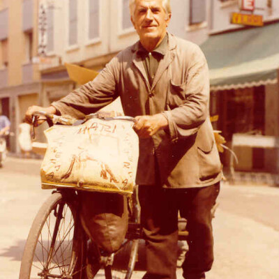 1980 Tonino-raccoglieva cartoni-Foto di Eugenio Neri