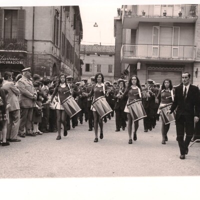 1972 Rassegna bandistica- La banda cittadina G Andreoli arriva in piazza Conciliazione