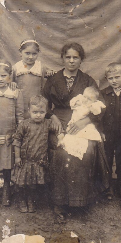 1913 Madre con figli-Gent.conc.Patrizia Maretti