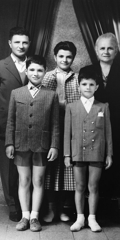 1955 Fam.Secchi da sx Paride-Marilena-Filomena-Alfredo-Massimo gent.conc. Massimo Secchi