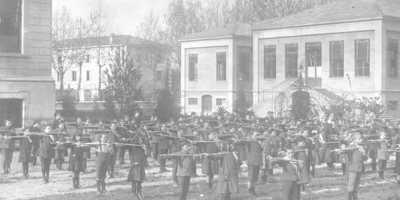 1915 Scuole elementari esercizi ginnici